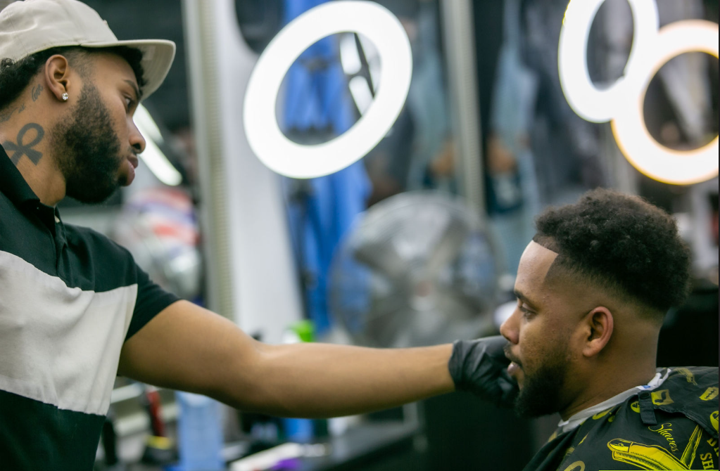 Barber aan het werk